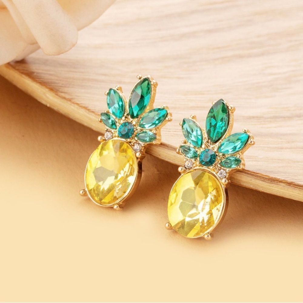 🍍 Betsey Johnson sparkling pineapple studs 🍍